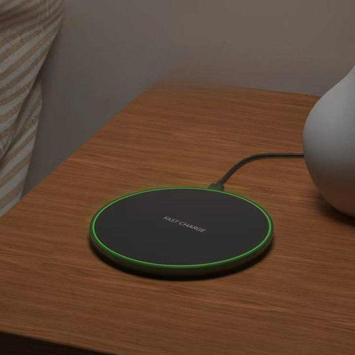Luvikno | Rask Trådløs Lader – 15W Induksjonsladestasjon for iPhone og Android-enheter, Stilrent Design, Kabel-Fri Bekvemmelighet