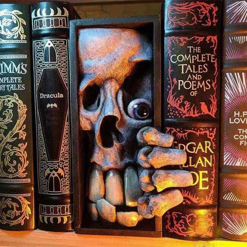 Mystical Charm - Unik Monster Bokstøtte i Svart og Grå Luvikno
