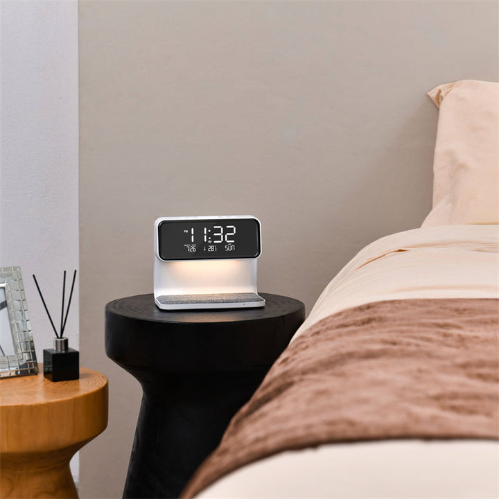 3-i-1 Nattbordlampe Lader Klokke | Luvikno