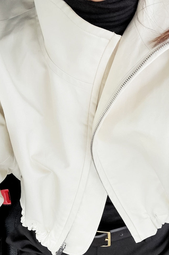Luvik | Minimalistisk Hvit Trenchcoat