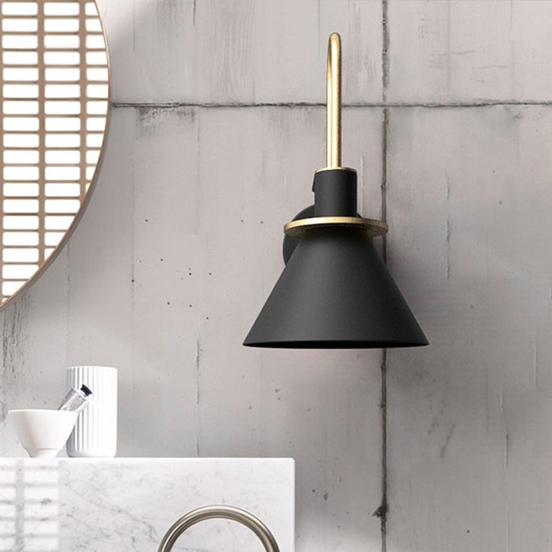 Svart/Hvit/Grønn Kjegle Vegglampe Macaron 1-Lykt Metall Veggmontert Lys med Bølgearm for Soverom, Varm/Hvit Lys | Luvikno