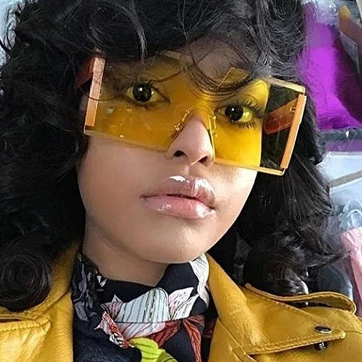 Dame futuristisk oversized solbrille med markant design Luvikno