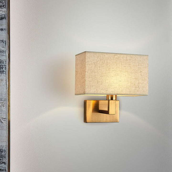Postmodern Cuboid Vegglampe Stoff 1-Lys Sengelampe Lesevegglys i Hvit/Beige/Brown med Svart/Gull Arm | Luvikno
