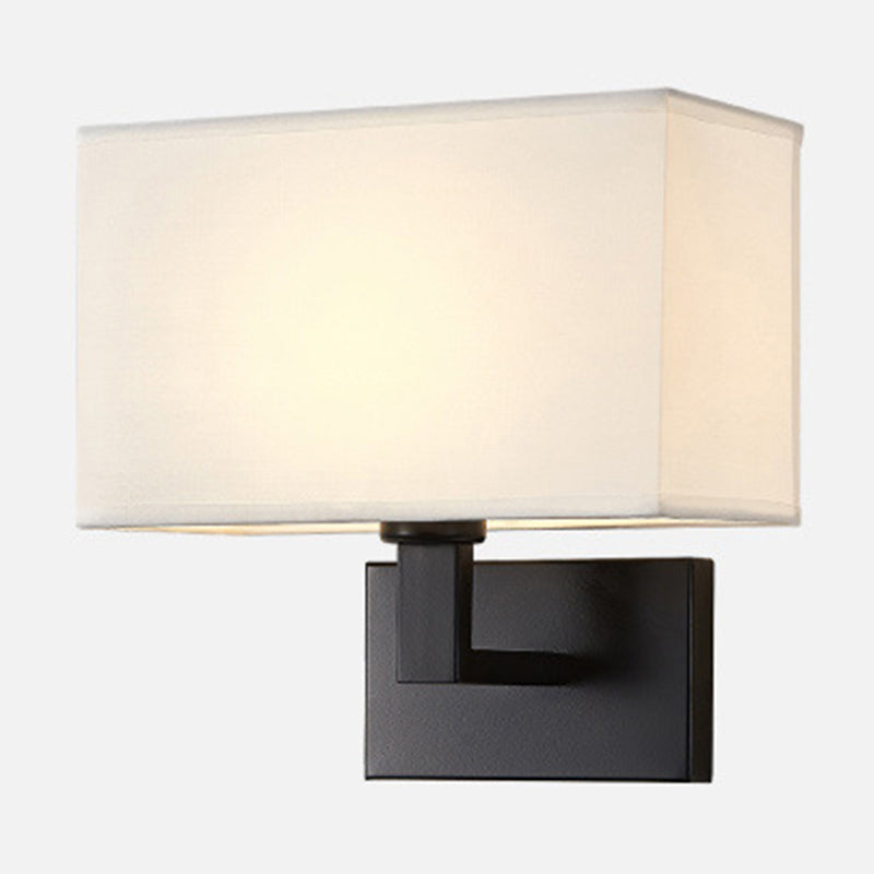 Postmodern Cuboid Vegglampe Stoff 1-Lys Sengelampe Lesevegglys i Hvit/Beige/Brown med Svart/Gull Arm | Luvikno