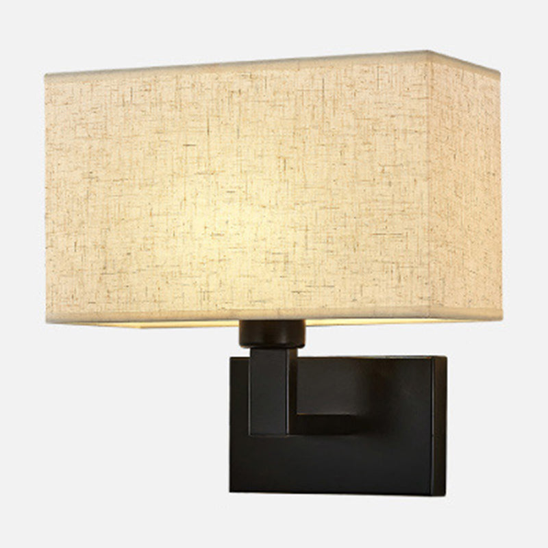 Postmodern Cuboid Vegglampe Stoff 1-Lys Sengelampe Lesevegglys i Hvit/Beige/Brown med Svart/Gull Arm | Luvikno