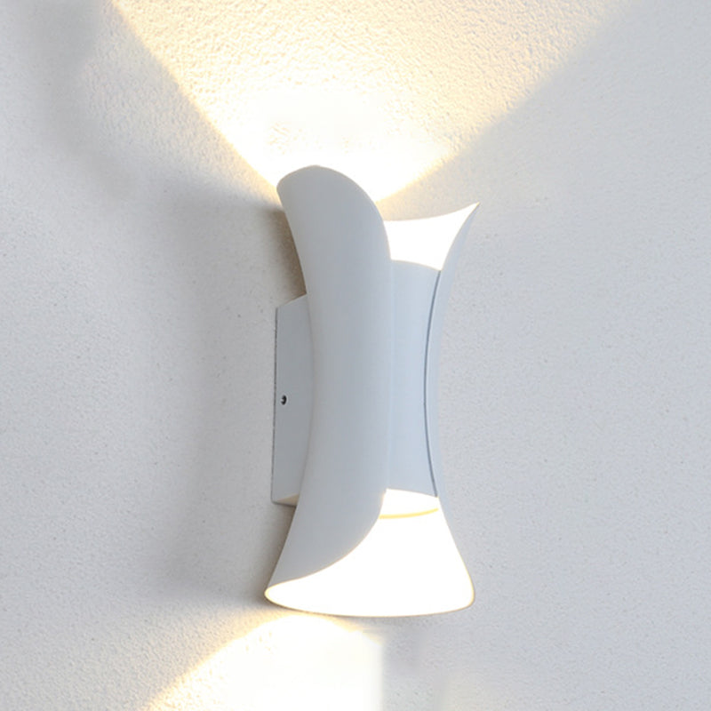 Liten/Stort Flared LED Vegglampe Moderne Metall 2 Lyspærer Svart/Hvit/Hvit-Gull Opp Ned Lys for Terrasse | Luvikno