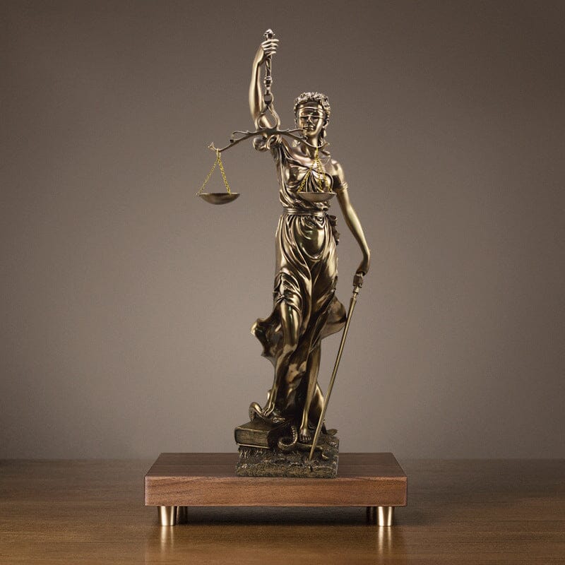 Luvikno | Dekorativ statue av Rettferdighetens Gudinne