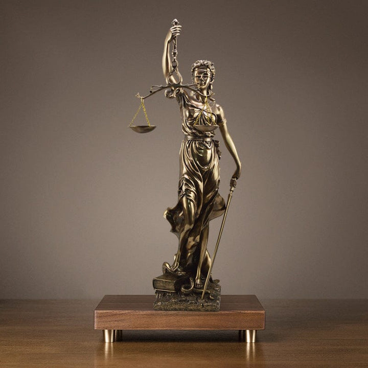 Luvikno | Dekorativ statue av Rettferdighetens Gudinne
