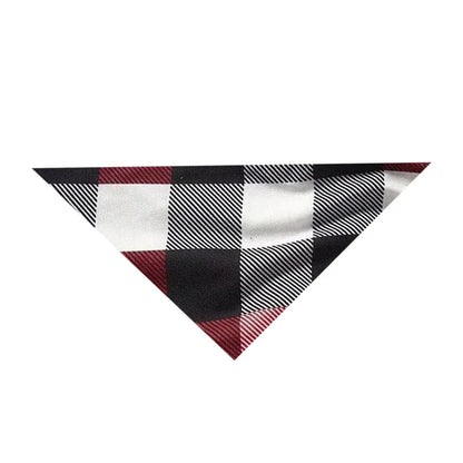 Luvik | Punainen ja harmaa ruudullinen joulupyjama-setti, jossa on lumiukko- ja joulukuusiprintti