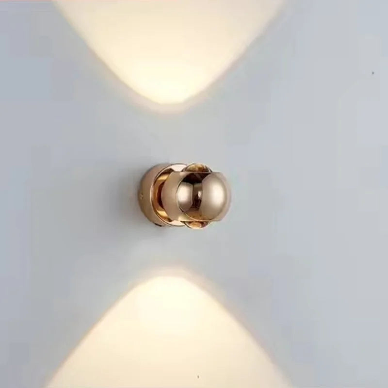 LumièreArt – Stilig Vegglampe med Fleksibel Belysningsskål