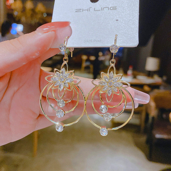 Crystal Lotus Tre Ringer Øredobber Luvikno