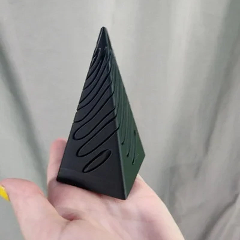 Umulig pyramide passasje skulptur | Luvikno