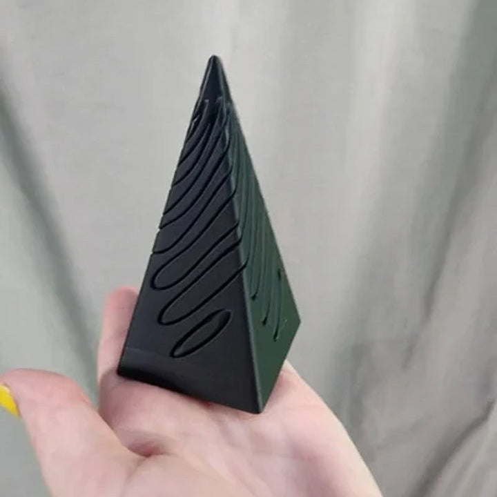 Umulig pyramide passasje skulptur | Luvikno