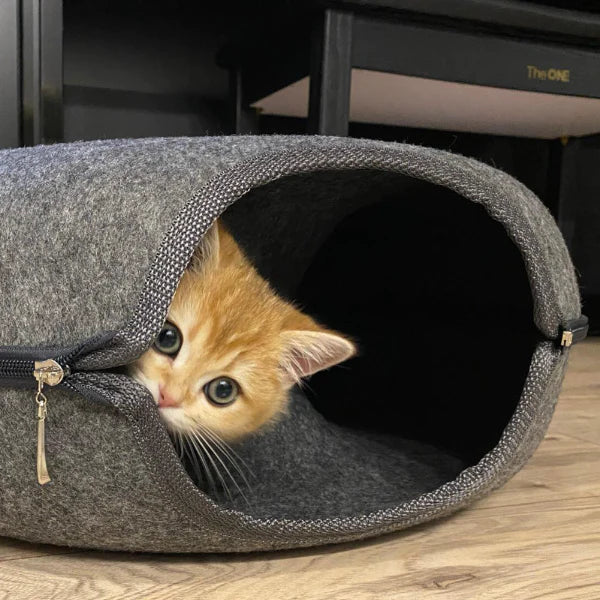Luvikno | Cozy Donut Katt Seng – Plysjmateriale, Aktivitetsbunn, 20-tommers Diameter, Ideell for Avslapning og Lek