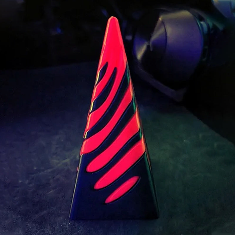 Umulig pyramide passasje skulptur | Luvikno