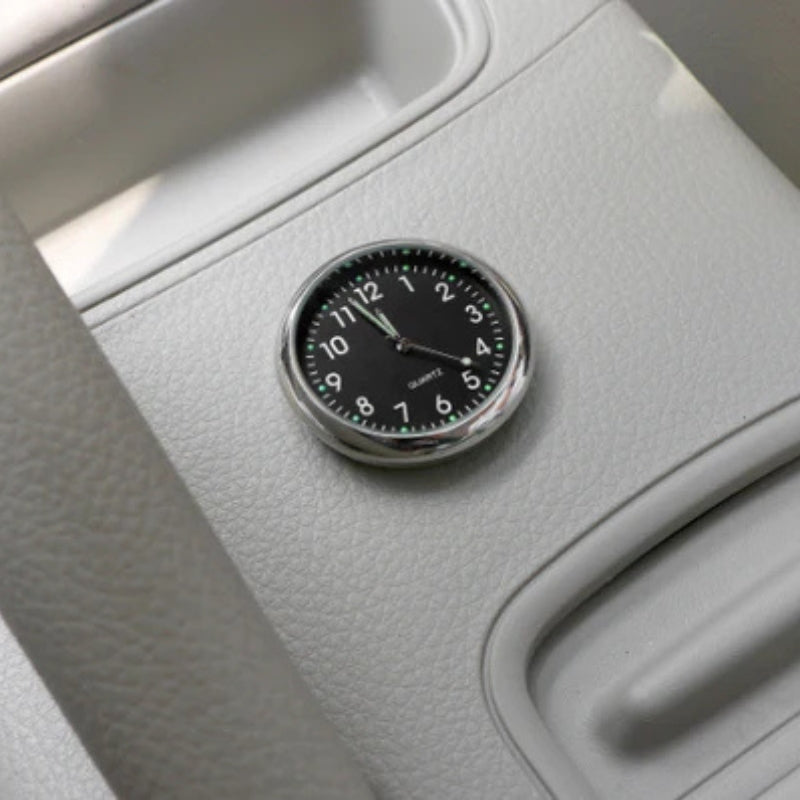 AutoTime Mini Analog Klokke – Selvklebende og Stilleggende Design for Bilinteriør Luvikno
