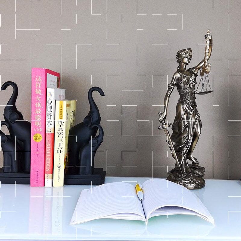 Luvikno | Dekorativ statue av Rettferdighetens Gudinne