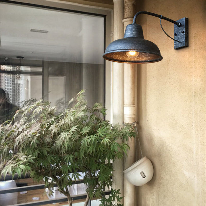 Vintage Iron Barn Vanntett Utendørs 1-Lyskilde Vegglampe | Luvikno