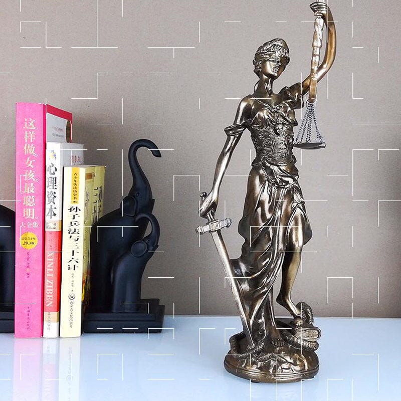 Luvikno | Dekorativ statue av Rettferdighetens Gudinne