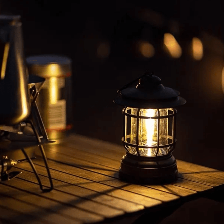 Bærbar Retro Camping lys - VintageGlow, LED Campinglampe for utendørs, hage og eventyr | Luvikno