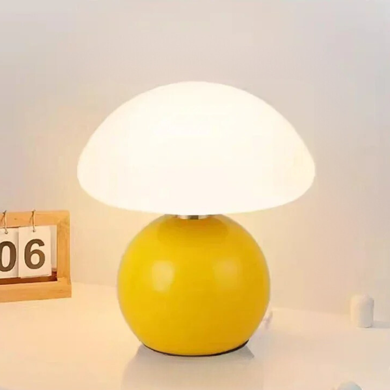 Luvikno | Elegant Krem Bordlampe – Atmosfærisk Belysning for Hjemmet