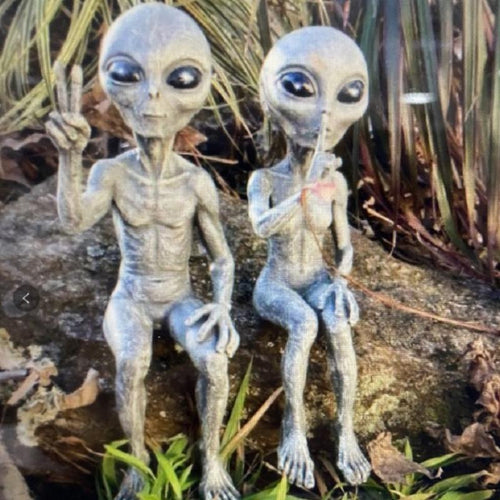 Alien Garden Statue | Luvikno