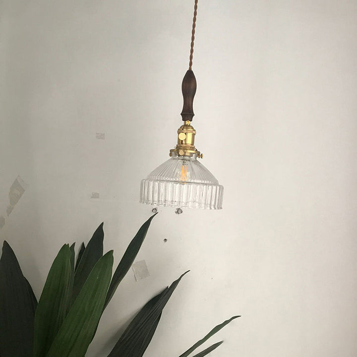 Rustikk Pendellampe med Ripplet Glass - Industriell Design | Luvikno