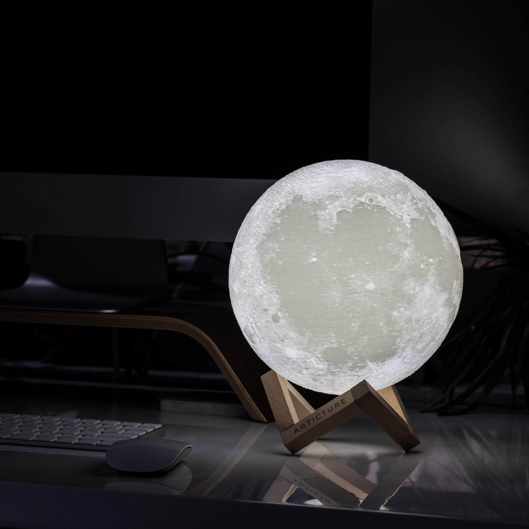 Månelampe med trebase 3D bordlampe Luvikno