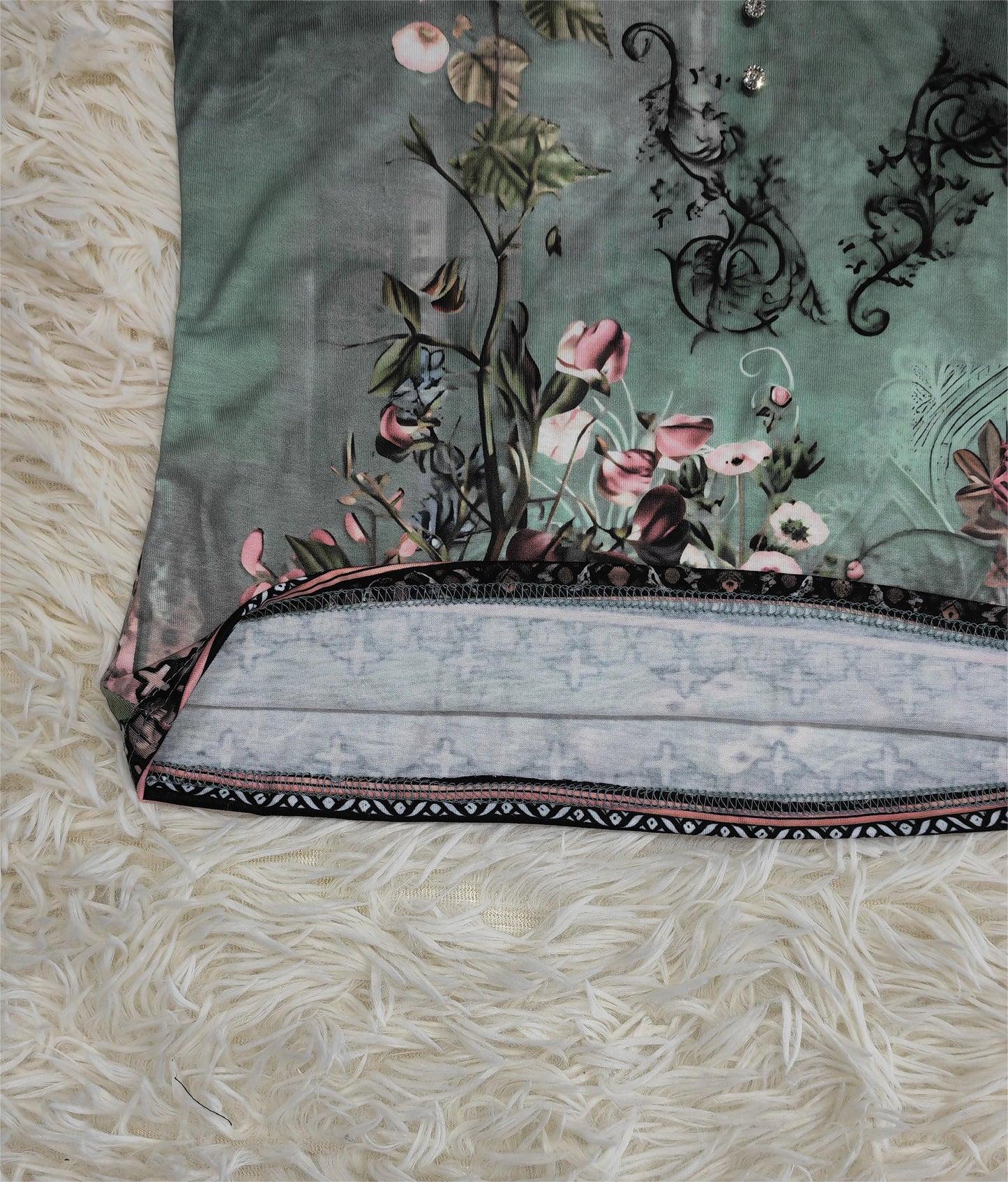 Luvik | Akvarelli-kukkainen olkaimeton toppi