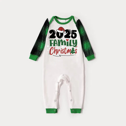 Luvik | Joulupukin hattu ja perheen joulun 2025 printti pitkähihainen paita vihreillä ja mustilla ruudullisilla joulupaitaseteillä