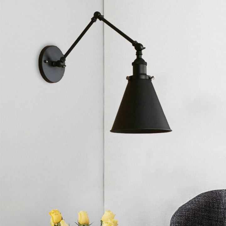 IndustrialFarm – Vegglampe i Svart/Rust med Rustikk Stil Luvikno