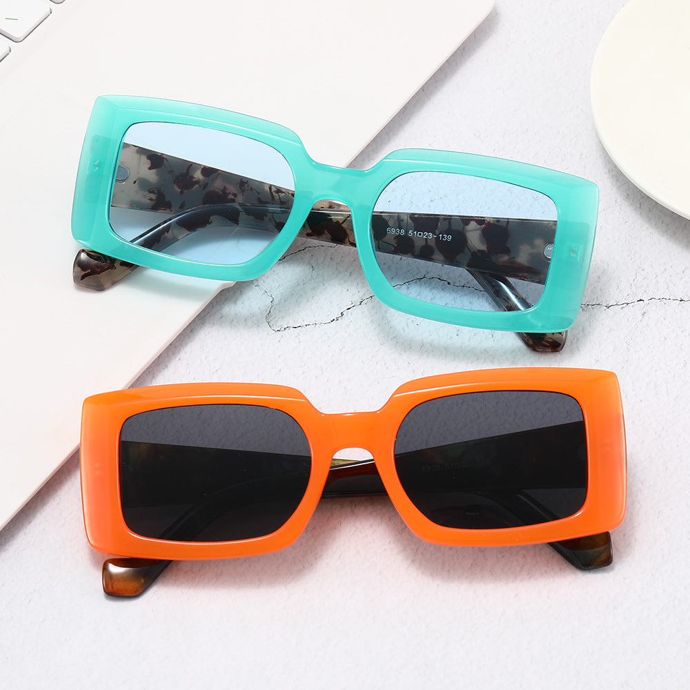 Dame moteristisk kvadratisk solbrille med gjennomsiktig design Luvikno