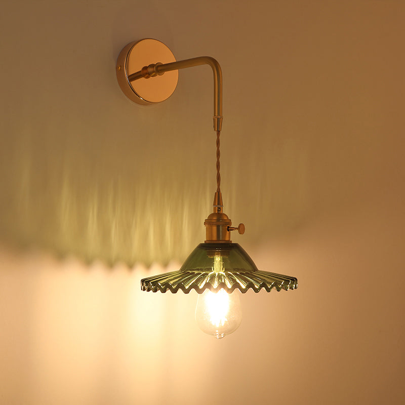 Skjermet Glass Vegglampe Vintage Enkelt Lyspære Sengemontasje Lampe i Gull | Luvikno