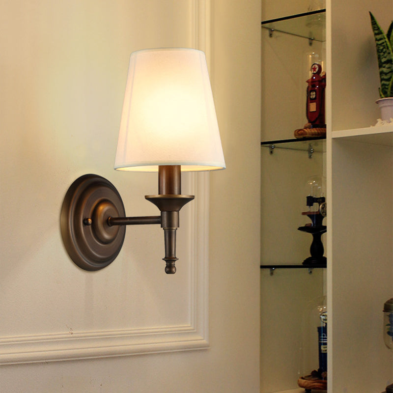 Single Wall Mount Light Minimalisme Tapered Drum Stoffe Veggbelysning for Korridor | Luvikno
