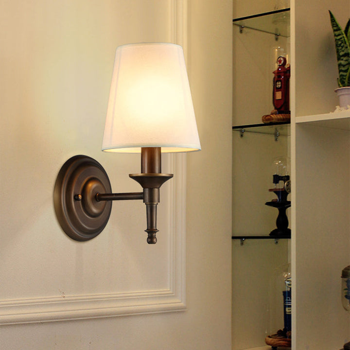 Single Wall Mount Light Minimalisme Tapered Drum Stoffe Veggbelysning for Korridor | Luvikno