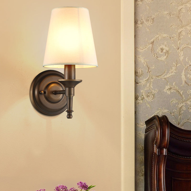 Single Wall Mount Light Minimalisme Tapered Drum Stoffe Veggbelysning for Korridor | Luvikno