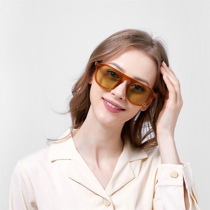 Dame klassisk solbrille med kvadratisk ramme og polarisert glass Luvikno