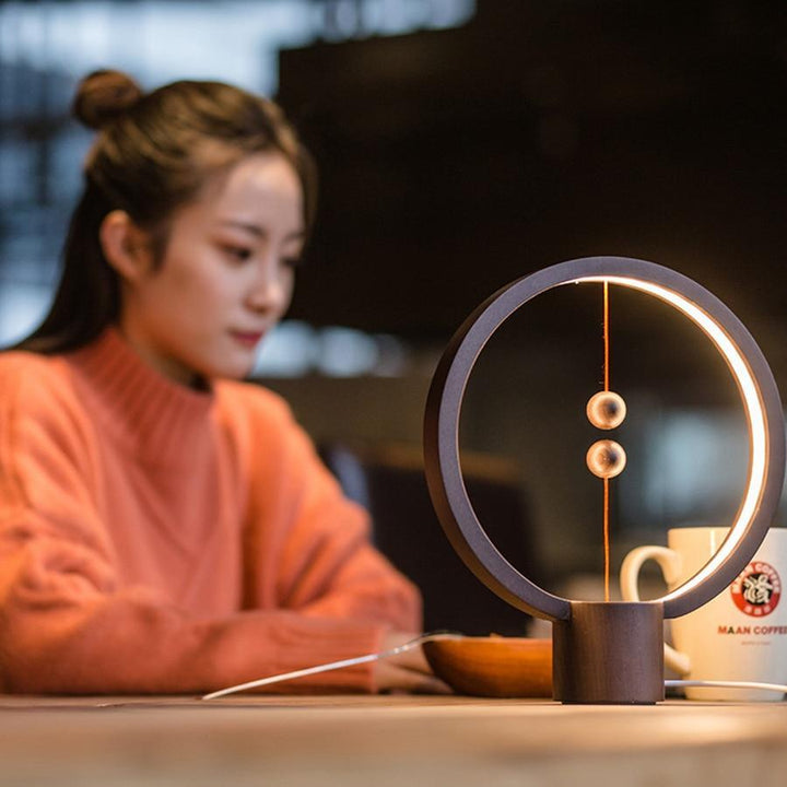 Tao - Moderne nordisk magnetisk balanse LED-lampe | Luvikno