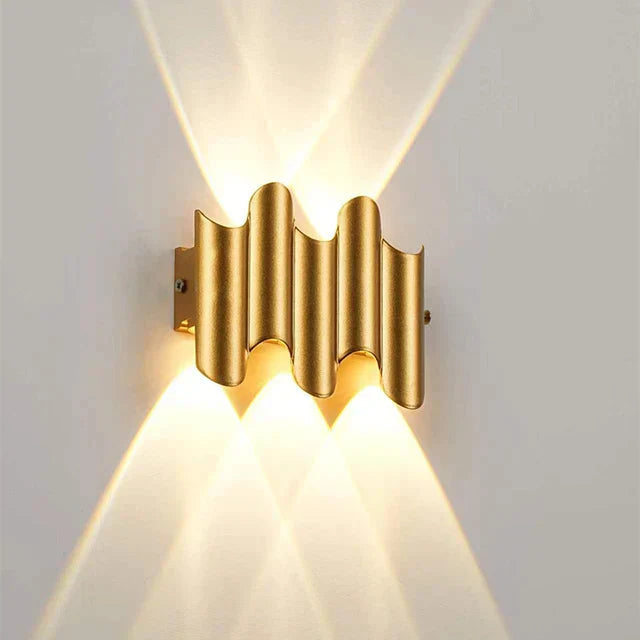 Moderne vegglampe med naturlig glød | Luvikno