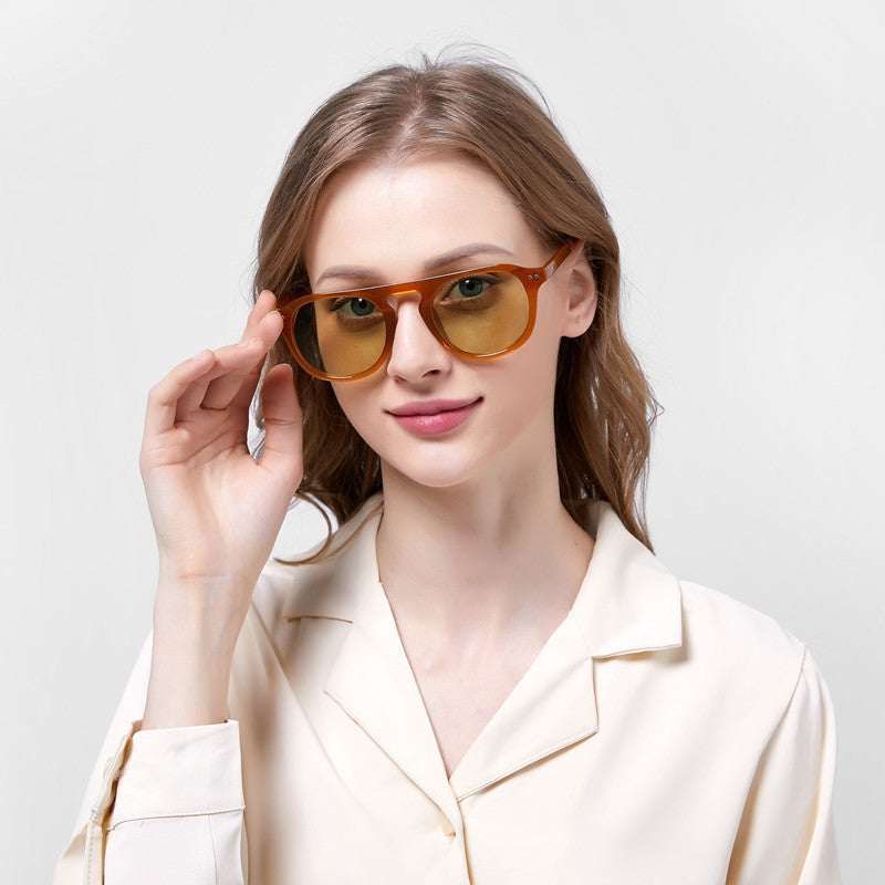 Dame klassisk solbrille med kvadratisk ramme og polarisert glass Luvikno
