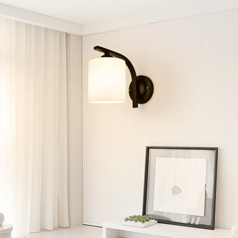 Sylinderisk Hvit Glass Vegglampe Vintage 1 Hode Korridor Vegglys med Buet Arm i Svart | Luvikno