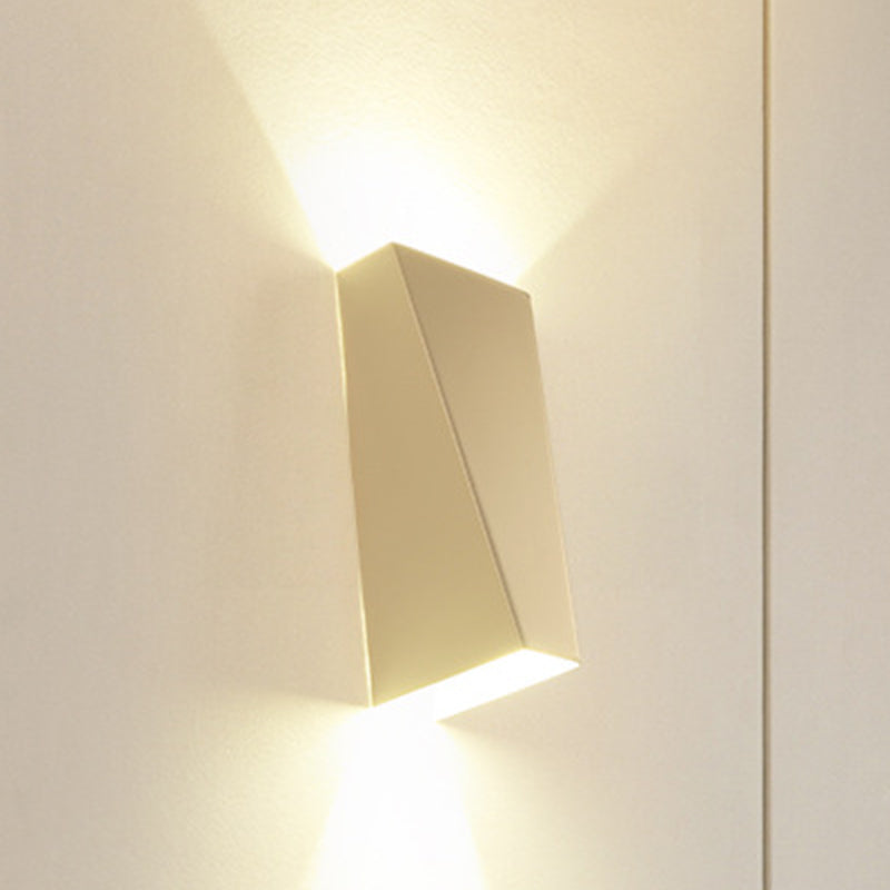 Minimalistisk Stil Trapezoid Veggvasker Lys Aluminium Varm/Hvit Belysning LED Sengelampe i Svart/Hvit | Luvikno