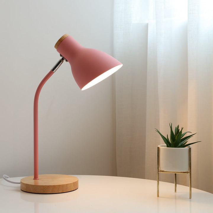 Gledelig makaron bordlampe for barnerom – LED nattbordlampe med lekent design og holdbare materialer | Luvikno