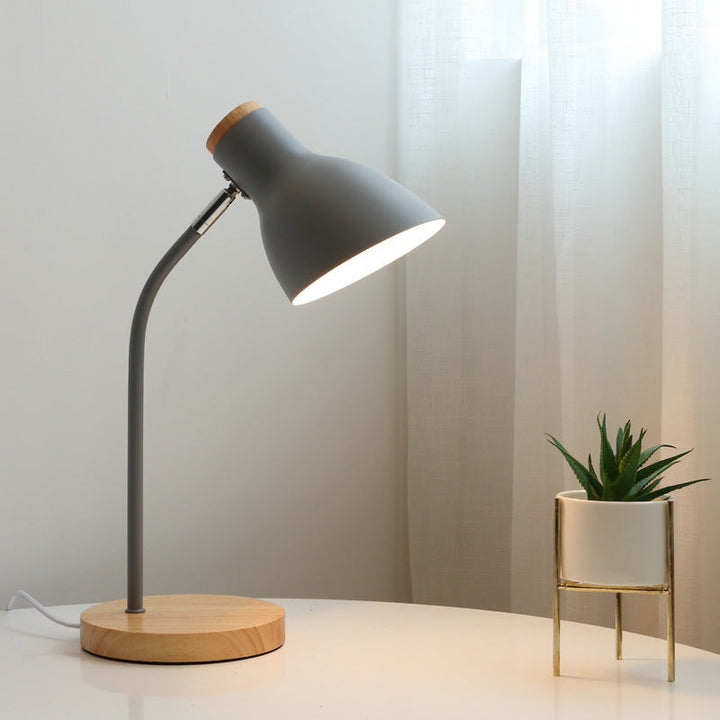 Gledelig makaron bordlampe for barnerom – LED nattbordlampe med lekent design og holdbare materialer | Luvikno