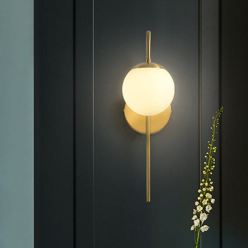 Sphere Veggmontert Lampe Minimal Frostet Glass 1 Pære Hvit Sconse Belysning med Gylden Gåsehalsarm | Luvikno