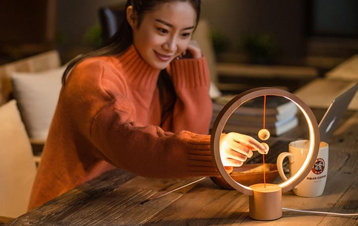 Tao - Moderne Nordisk Magnetisk Balans LED Lampe | Luvikno