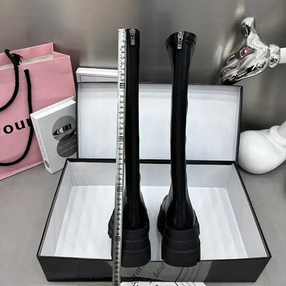 Luvik | Pitkät mustat saappaat mukavuutta ja tyyliä varten