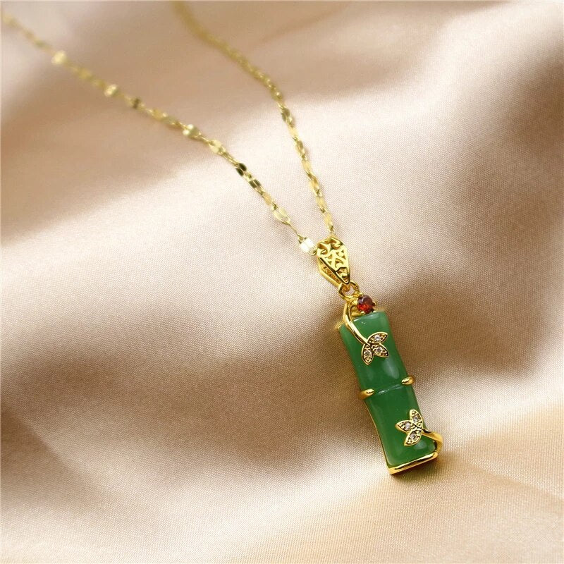 Spirituell Jade Amulett Nese | Et Blånende Smykke med Betydning Luvikno