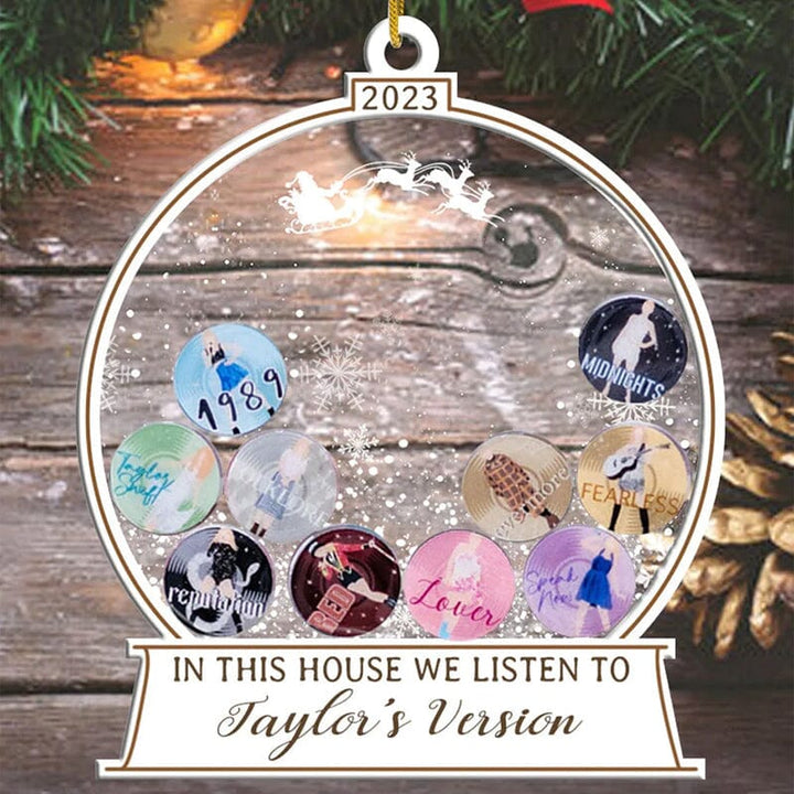 🎅I Dette Huset Lytter Vi Til Taylors Versjon Ornament | Luvikno