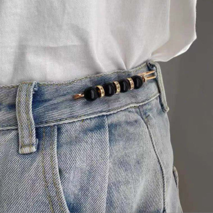 Luvikno | Brosje laget av perler og legering